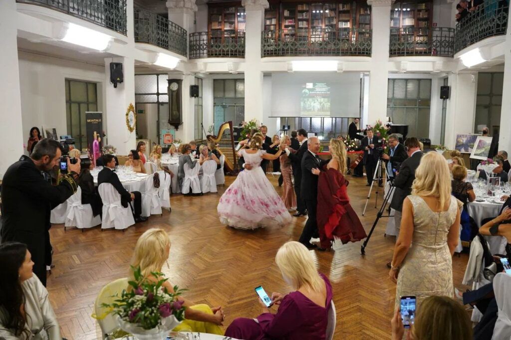 Gran Ballo Imperiale martedì 22 nella Grande Sala Barozzi - Istituto dei ciechi di Milano